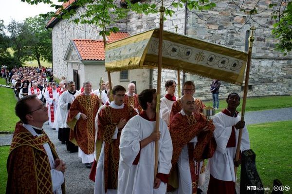 Stadig flere er medlem av et trossamfunn utenfor Den Norske Kirke